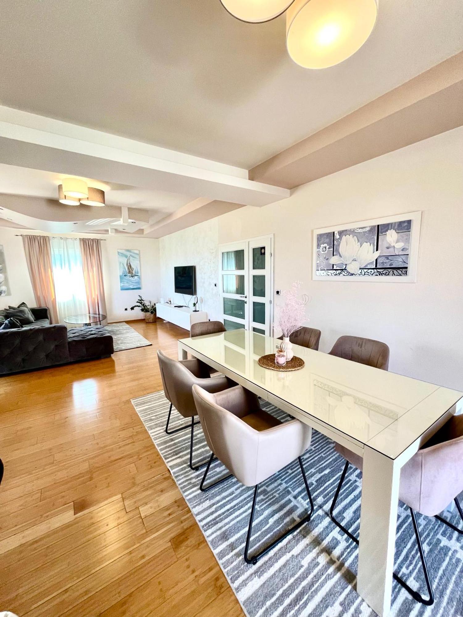 Lupe Apartment *